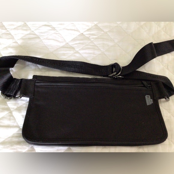Lululemon Athletica Nylon Leather Trim Zip Cross Body Hip Bag Fanny Travel - Picture 3 of 8